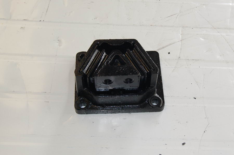 陜汽發(fā)動機懸置軟墊DZ95259590077